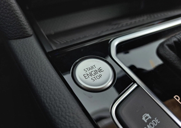 Volkswagen Passat cena 175000 przebieg: 9923, rok produkcji 2023 z Kielce małe 254
